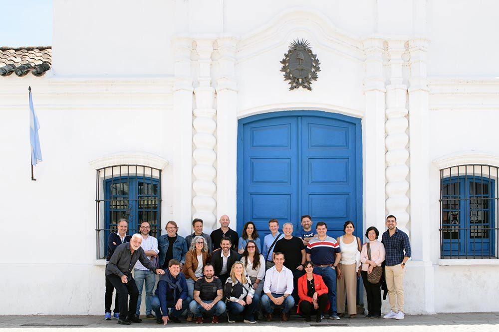 Periodistas de investigación frente a la Casa Histórica